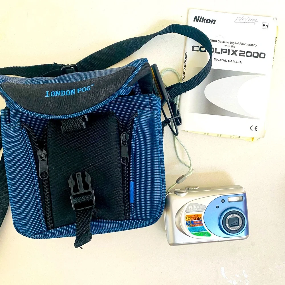 Nikon Coolpix 2000 Silver 2.0MP - 1.5